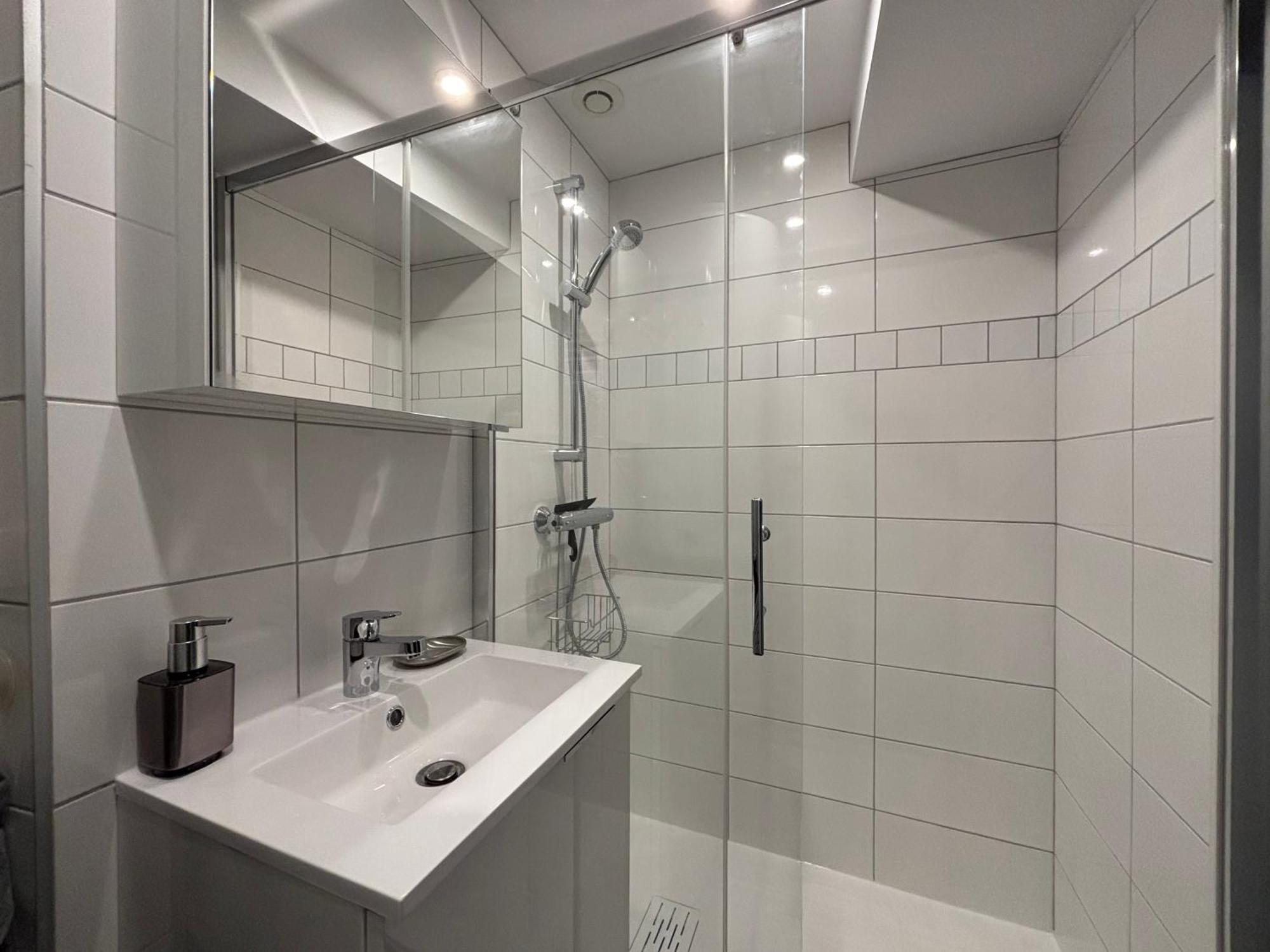 Les Remparts Apt Spacieux 1 Er Etage Renove Joliment Decore Bien Equipe Plein Centre Bayeux Proche Plages Du Debarquement Parking Gratuit A Proximite Zewnętrze zdjęcie