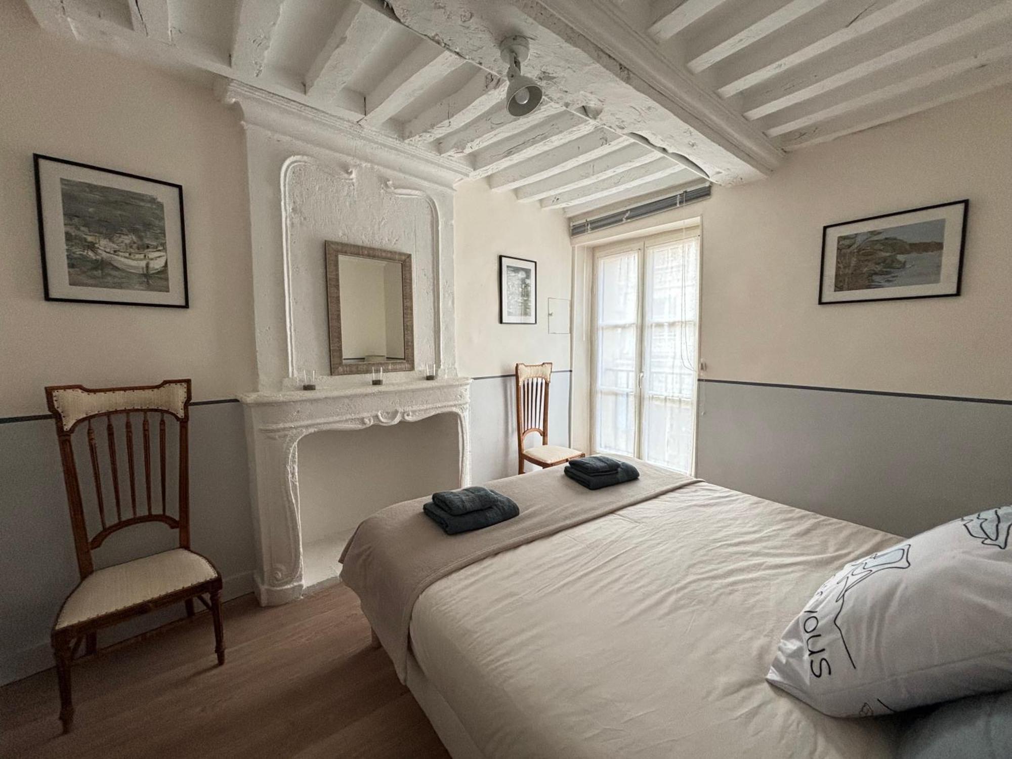 Les Remparts Apt Spacieux 1 Er Etage Renove Joliment Decore Bien Equipe Plein Centre Bayeux Proche Plages Du Debarquement Parking Gratuit A Proximite Zewnętrze zdjęcie