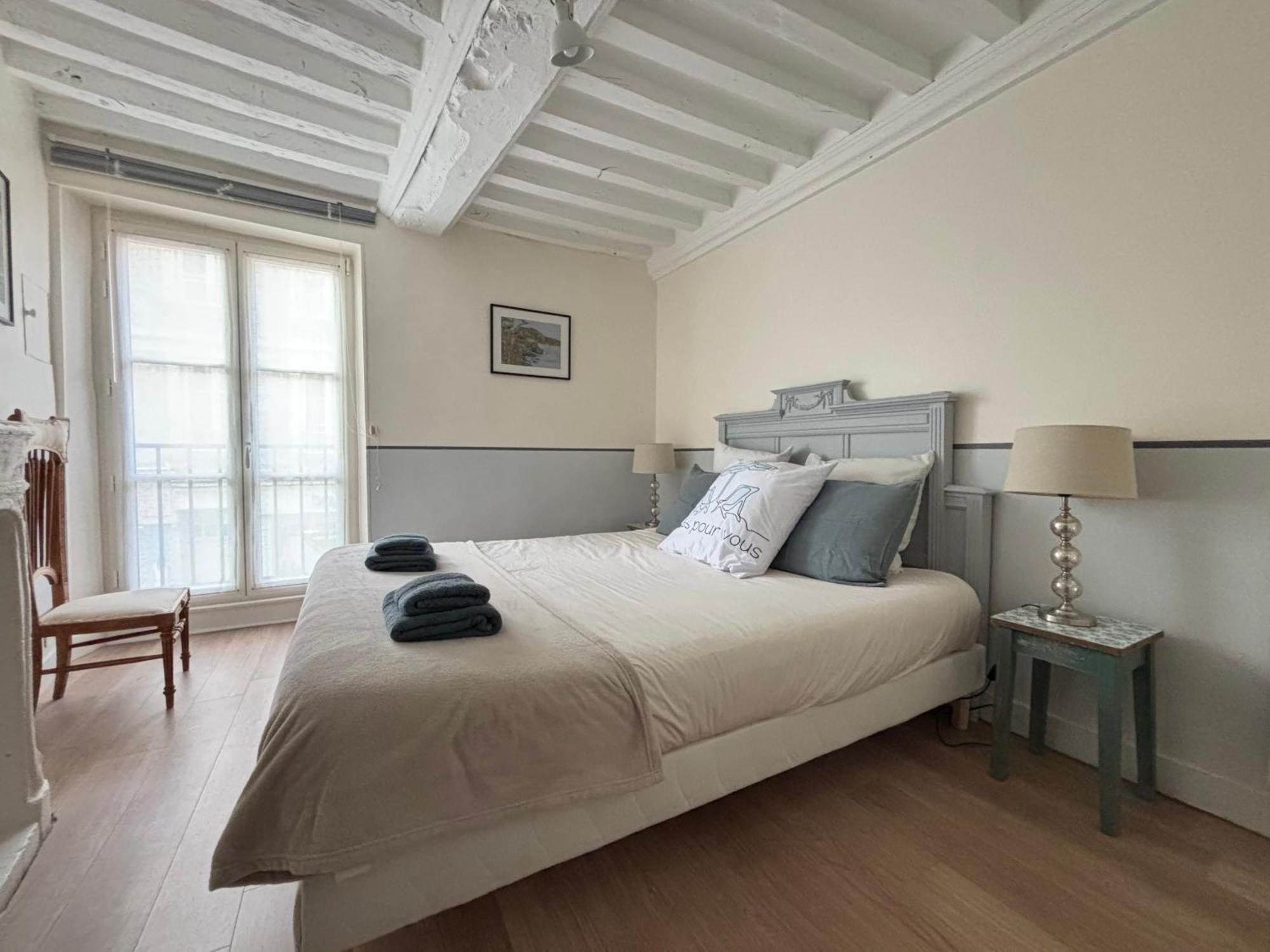 Les Remparts Apt Spacieux 1 Er Etage Renove Joliment Decore Bien Equipe Plein Centre Bayeux Proche Plages Du Debarquement Parking Gratuit A Proximite Zewnętrze zdjęcie